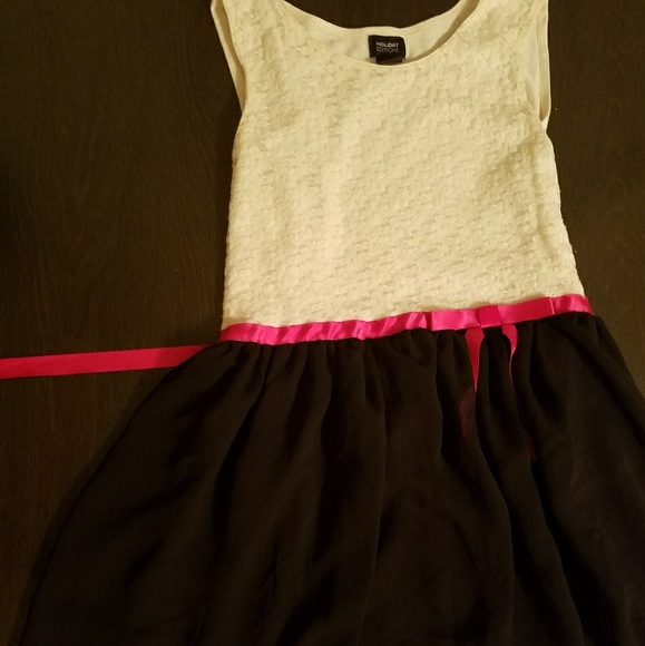 Dress - Picture 1 of 3